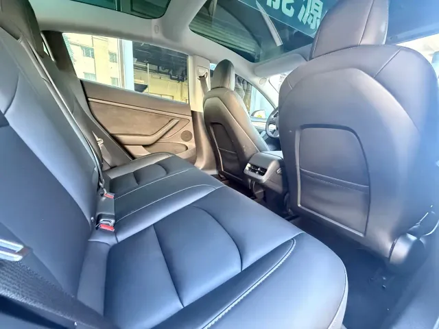 Tesla Model 3 — Фото автомобиля 9