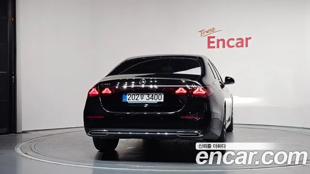 Mercedes-Benz E-Class — Фото автомобиля 4