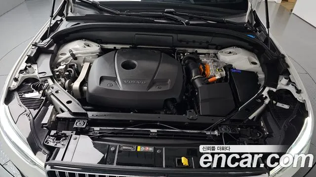 Вольво XC60 — Фото автомобиля 6
