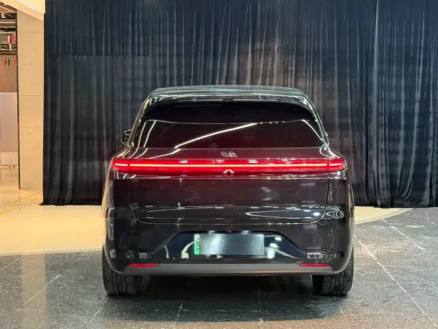 Li Auto L6 — Фото автомобиля 10