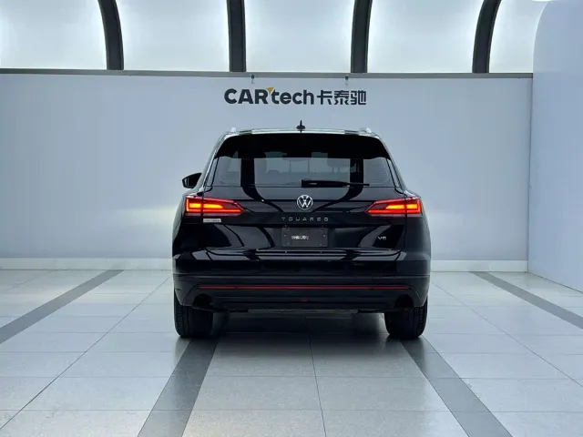 Volkswagen Touareg — Фото автомобиля 3