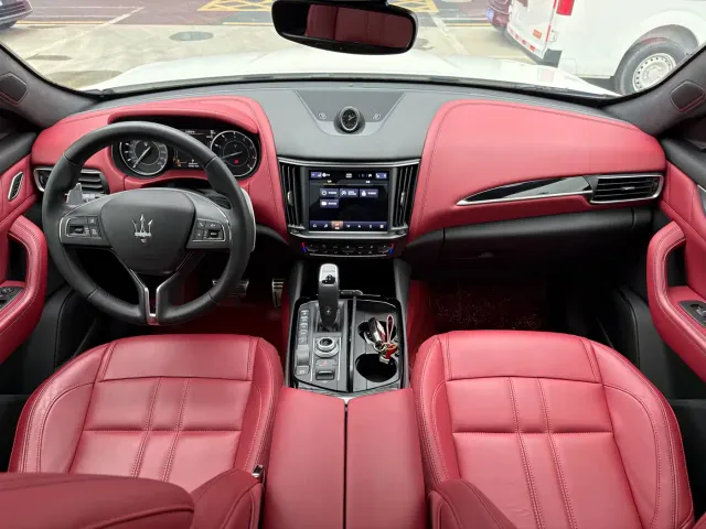 Maserati Levante — Фото автомобиля 9