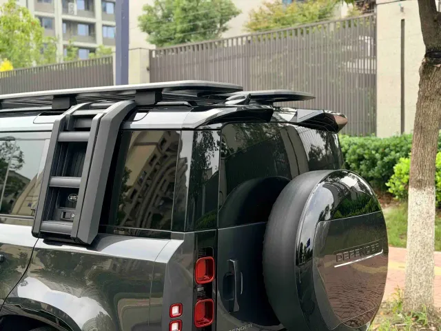 Land Rover Defender — Фото автомобиля 7