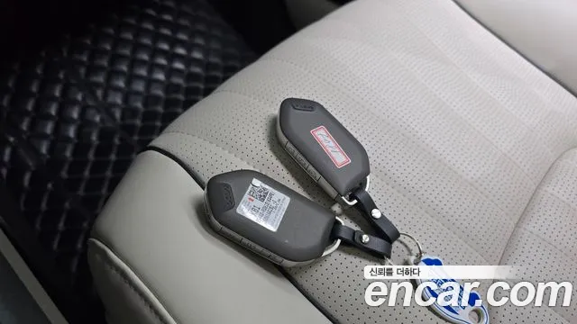 Kia Carnival Generation 4 — Фото автомобиля 21