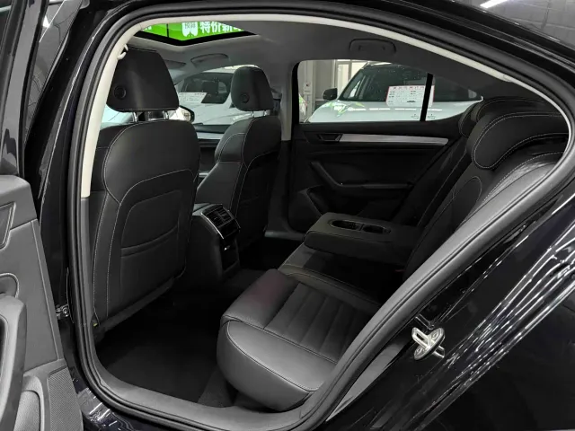 Skoda Superb — Фото автомобиля 14