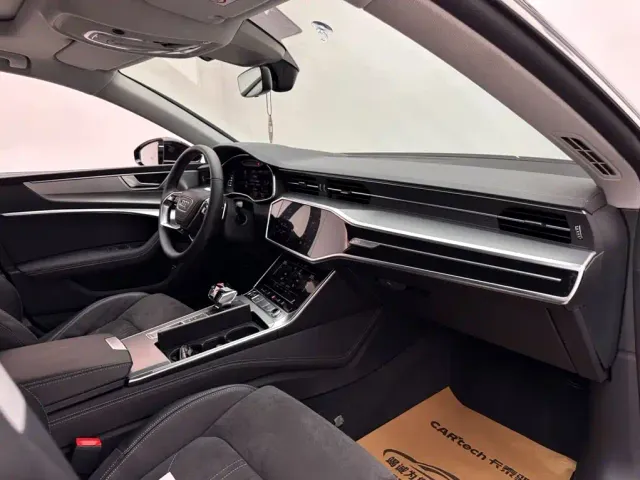 Audi A7L — Фото автомобиля 11