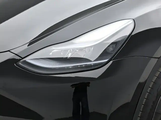 Tesla Model Y — Фото автомобиля 18