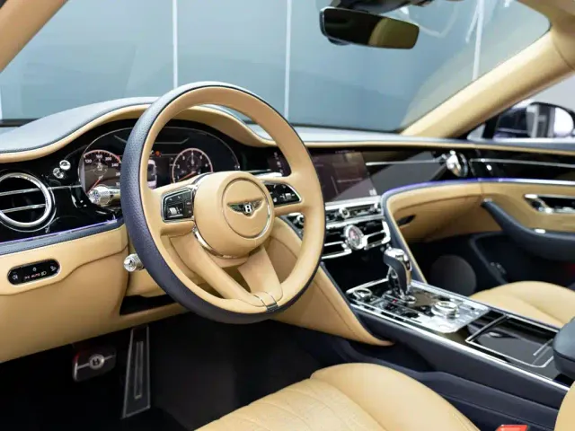 Bentley Flying Spur — Фото автомобиля 10