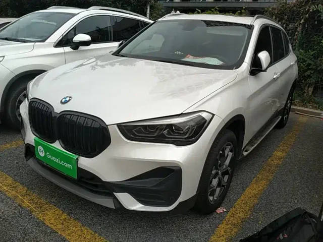 Фотография автомобиля — BMW X1