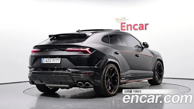 Lamborghini Urus — Фото автомобиля 2