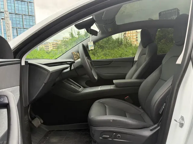 Tesla Model Y — Фото автомобиля 5