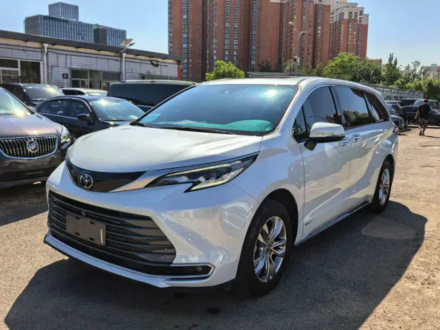 Фотография автомобиля — Toyota Sienna