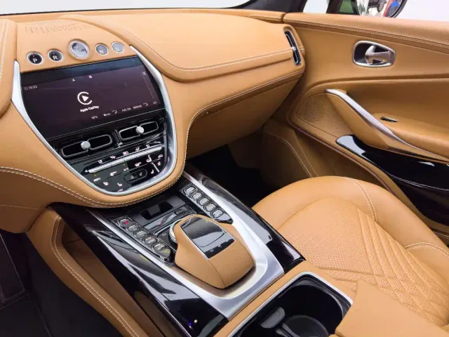 Aston Martin DBX — Фото автомобиля 24