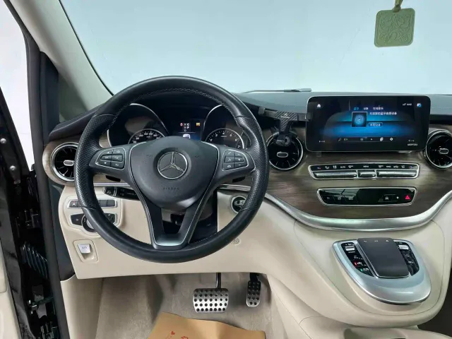 Mercedes-Benz V-Class — Фото автомобиля 16