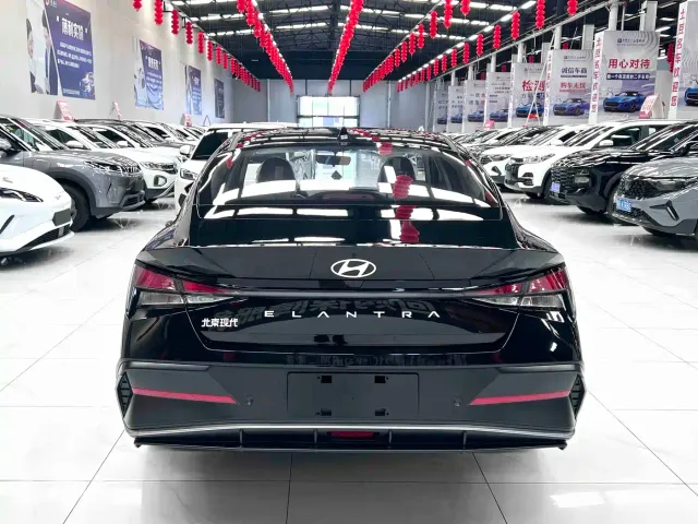 Hyundai Elantra — Фото автомобиля 5