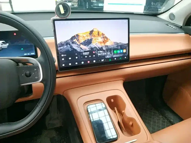 Leapmotor C10 — Фото автомобиля 12