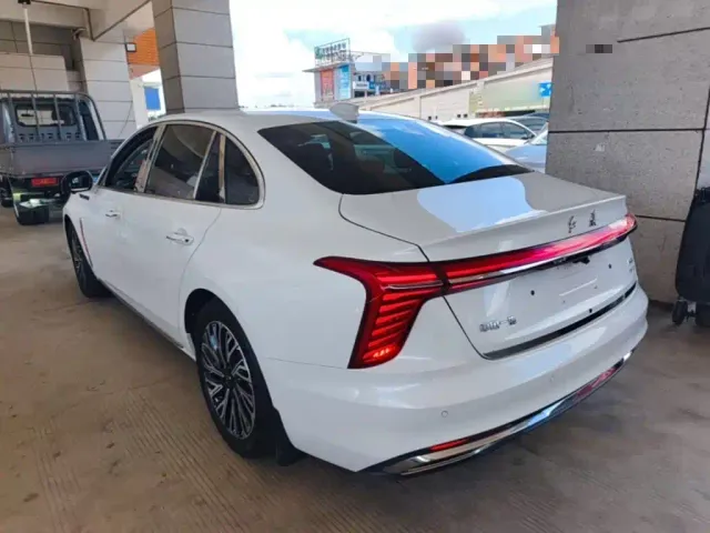 Hongqi H5 — Фото автомобиля 4
