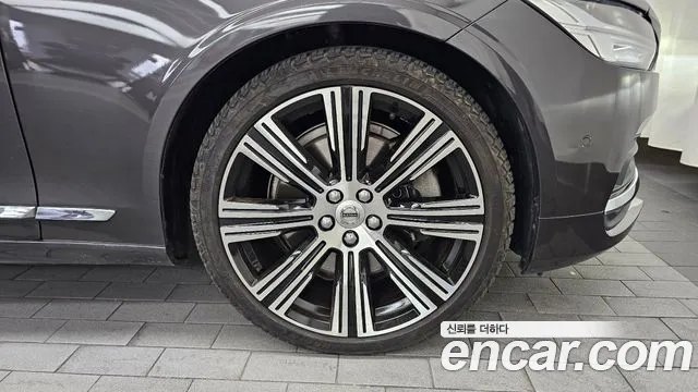 Volvo S90 — Фото автомобиля 21