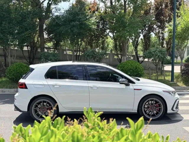 Volkswagen Golf GTI — Фото автомобиля 4