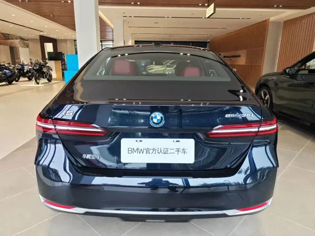 BMW i5 — Фото автомобиля 6
