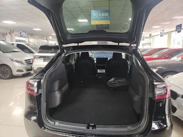 Tesla Model Y — Фото автомобиля 18