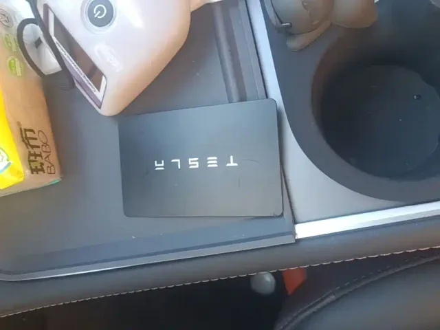 Tesla Model Y — Фото автомобиля 8