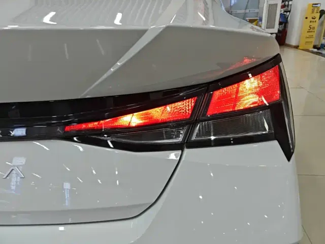 Hyundai Elantra — Фото автомобиля 7