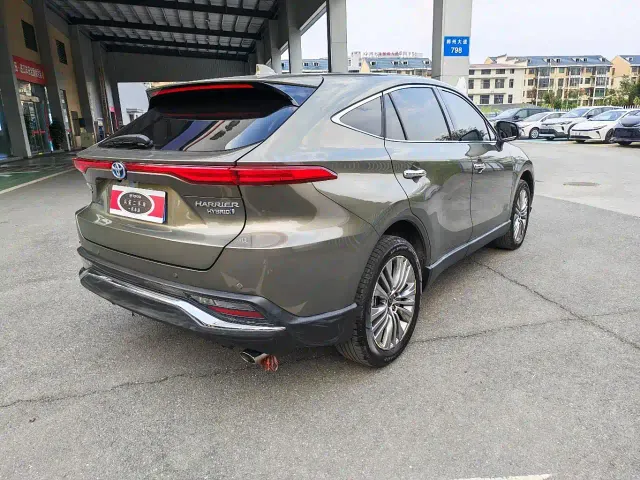 Toyota Harrier — Фото автомобиля 4