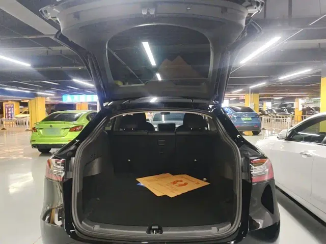 Tesla Model Y — Фото автомобиля 18