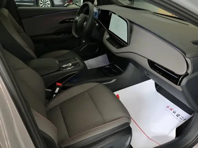 Hongqi Hongqi EH7 2025 640 AWD Smart Selection Edition — Фото автомобиля 12