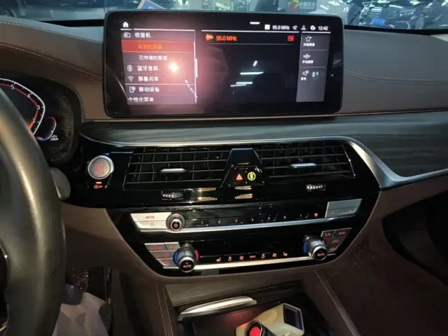 BMW 5 Series — Фото автомобиля 12