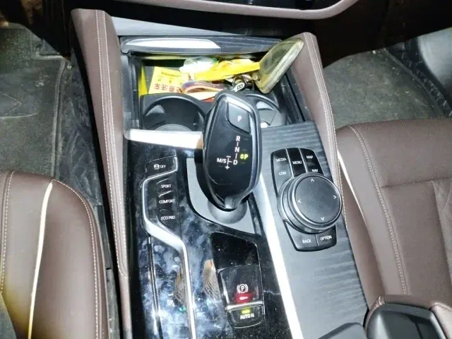 BMW 5 Series — Фото автомобиля 10