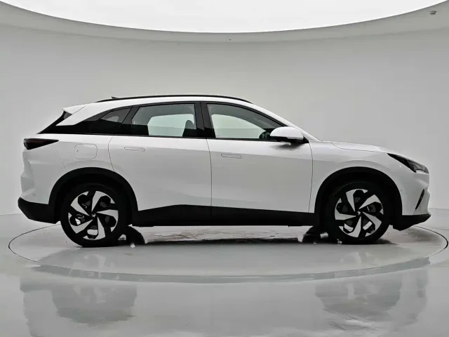 Arcfox Alpha T5 — Фото автомобиля 5