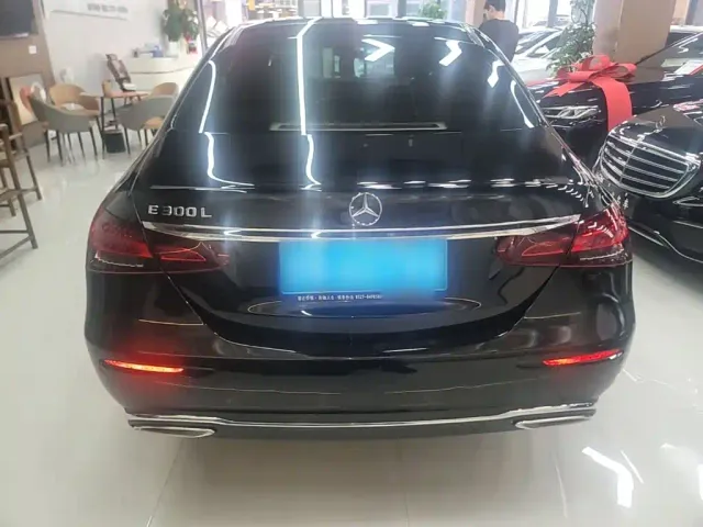 Mercedes-Benz E-Class — Фото автомобиля 5
