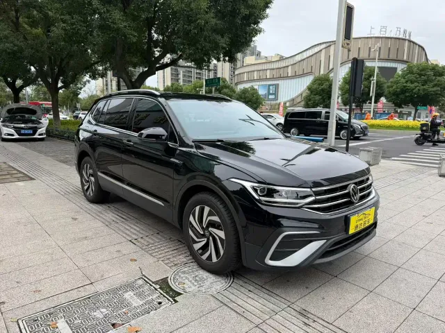 Volkswagen Tiguan L — Фото автомобиля 3