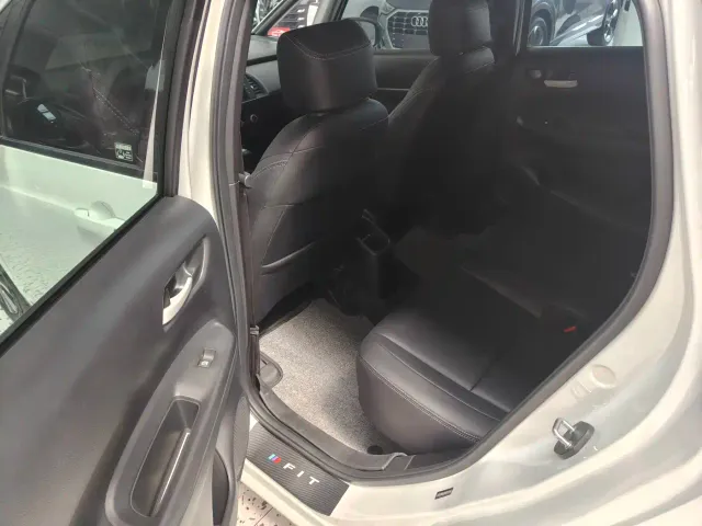 Honda Fit — Фото автомобиля 9