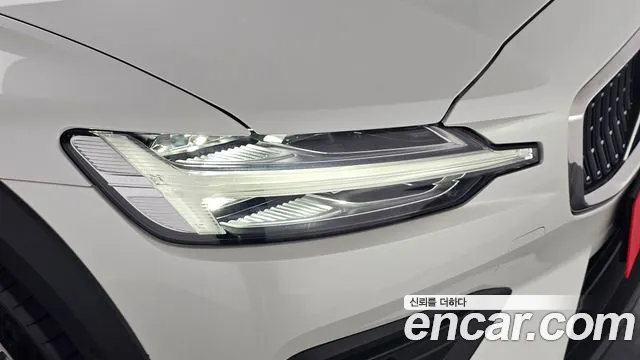 Вольво V60 V60 Cross Country 2 поколение B5 Ultimate AWD — Фото автомобиля 22