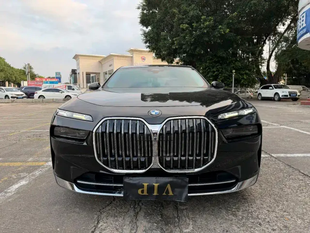 BMW 7 Series — Фото автомобиля 2