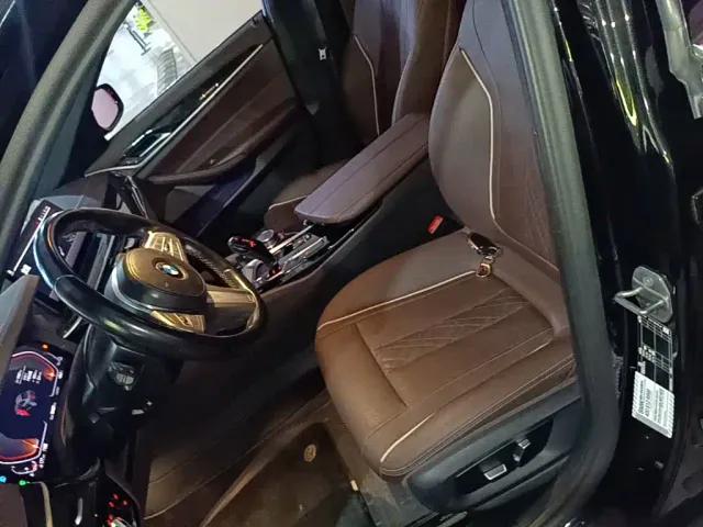 BMW 5 Series — Фото автомобиля 14