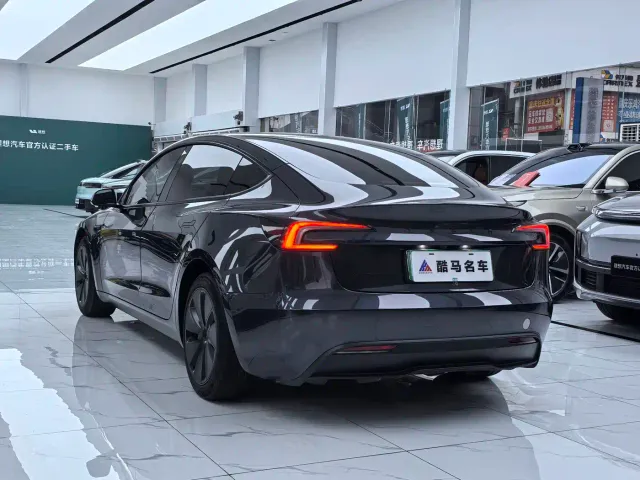 Tesla Model 3 — Фото автомобиля 13