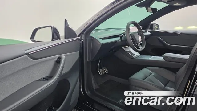 Tesla Model Y — Фото автомобиля 9