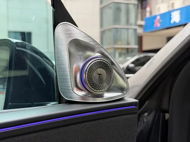 Tesla Model Y — Фото автомобиля 16