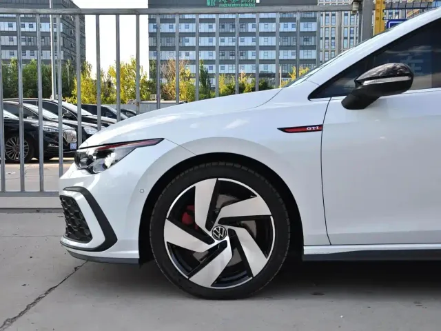 Volkswagen Golf GTI — Фото автомобиля 4