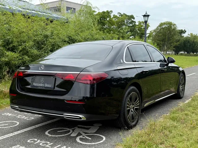 Mercedes-Benz E-Class — Фото автомобиля 7