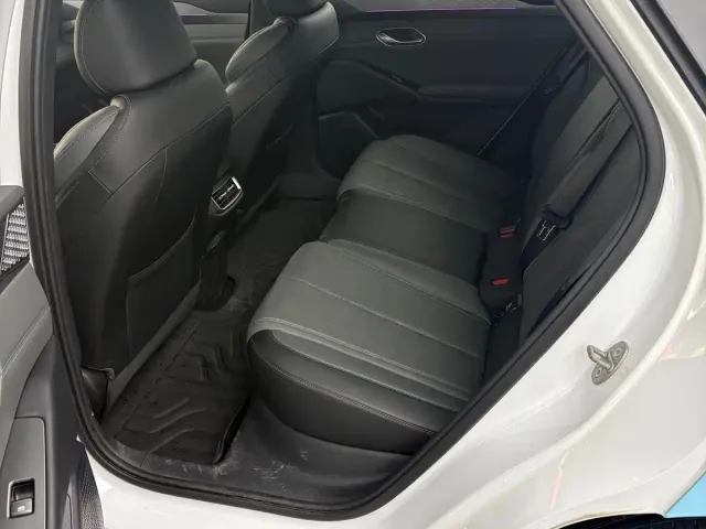 BYD Qin L — Фото автомобиля 12