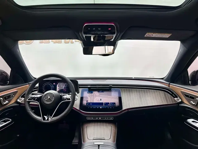Mercedes-Benz E-Class — Фото автомобиля 4