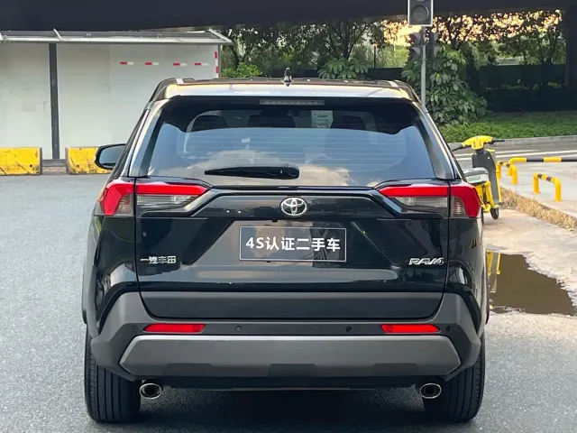 Toyota RAV4 — Фото автомобиля 6