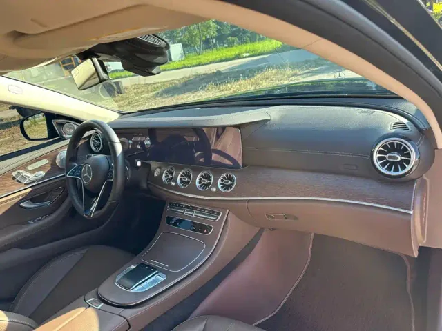 Mercedes-Benz E-Class — Фото автомобиля 16