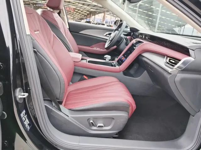 Hongqi H5 — Фото автомобиля 13