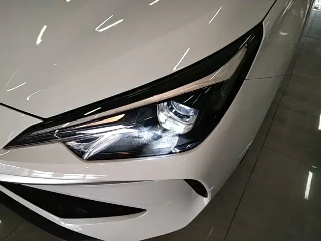 Roewe i5 — Фото автомобиля 23